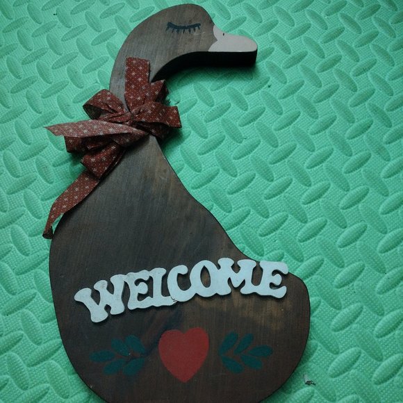 Hand Painted Wooden Welcome Sign - Picture 1 of 3